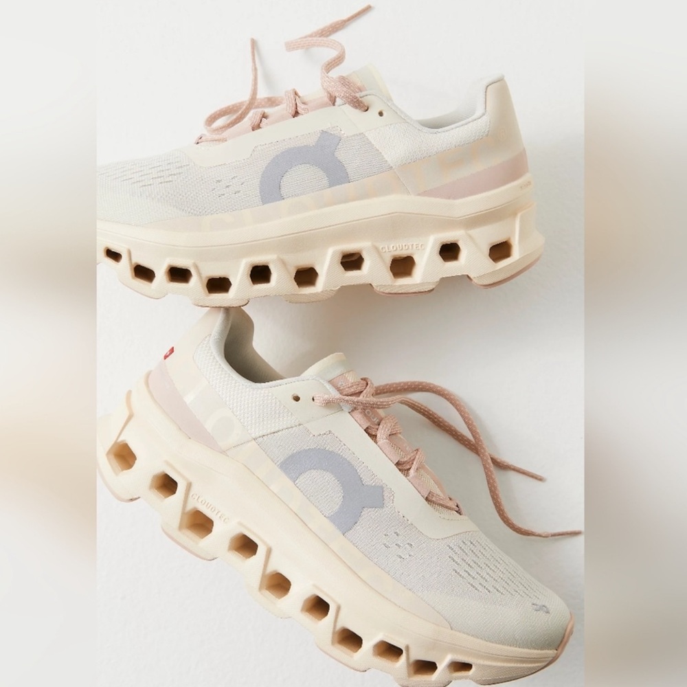 On Women's Cloudmonster Shoes
NWT in Box
Best Comfy New Hot Trend 2024 Fashion
